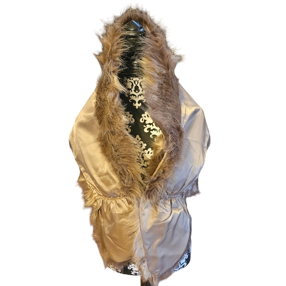 Cape S/M Cropped Short Stole Shawl Fuax Fur Golden Tan Mobwife New Years Party - Picture 8 of 12